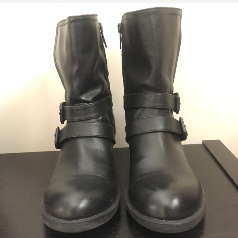 Black wanted boots
